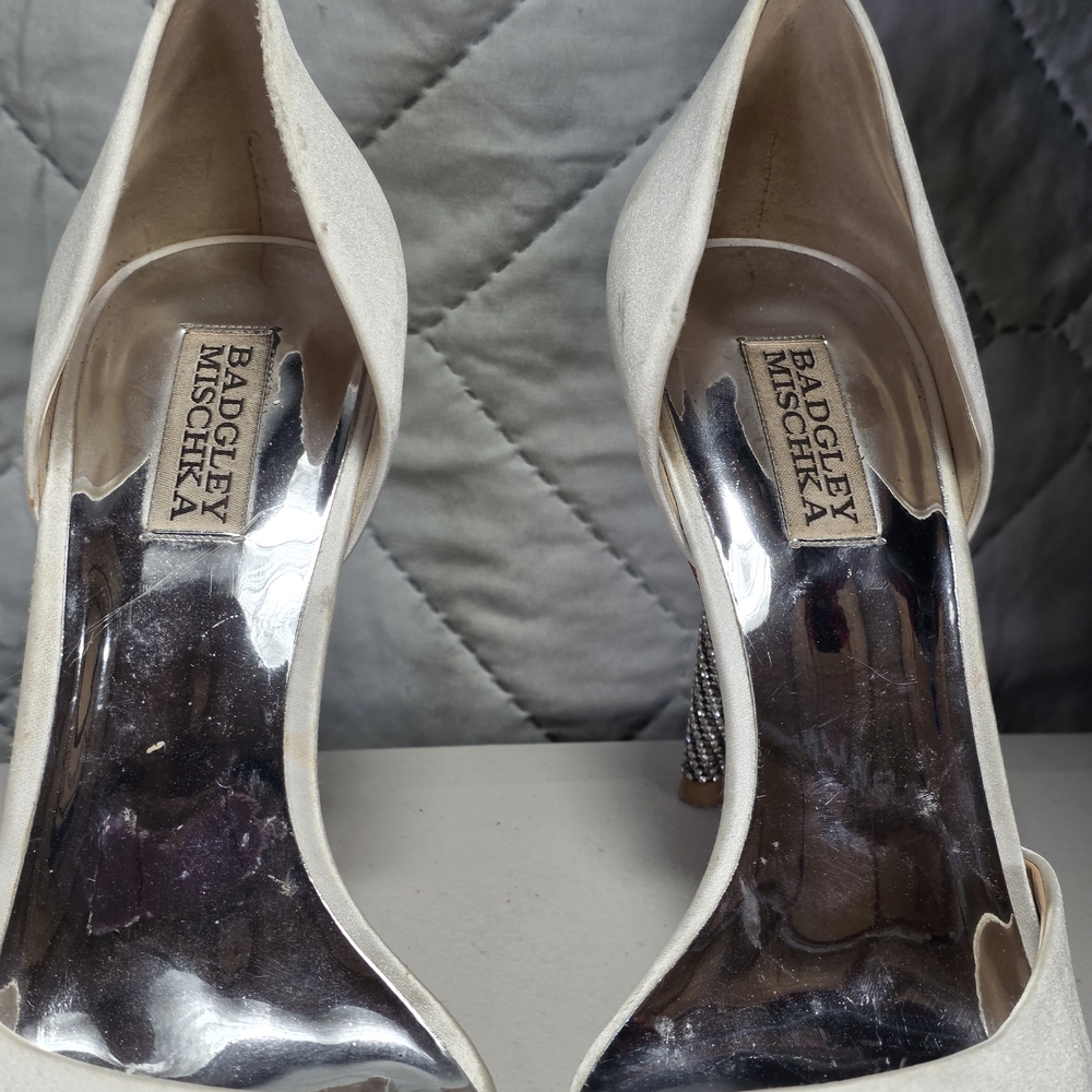 BADGLEY MISCHKA Women's Nude Satin Blanca Rhinestone Ankle-Strap Pumps SZ 10 - Picture 13 of 14